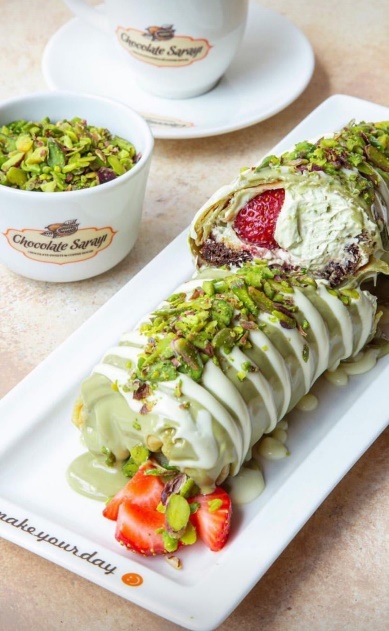 Pistachio crêpe roll with strawberry
